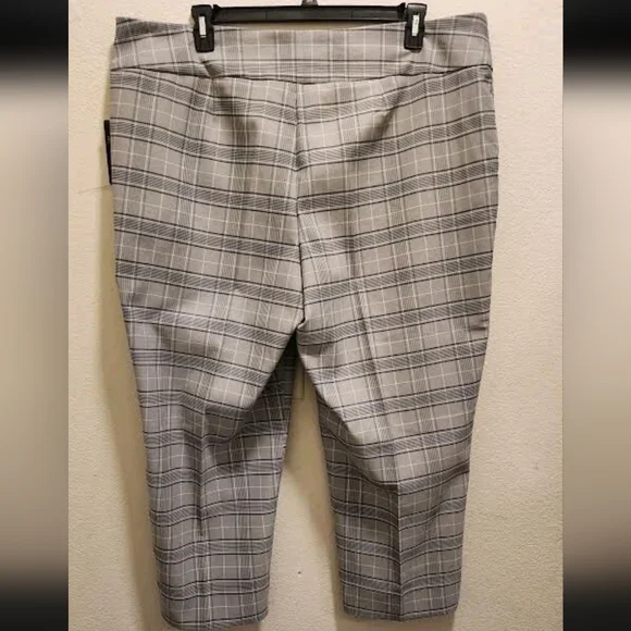 Ultimate Fit Zac & Rachel Woman Grey/ Charcoal Plaid Pants 24W NWOT - Picture 2 of 5